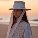 Scalloped Brim, Blanc